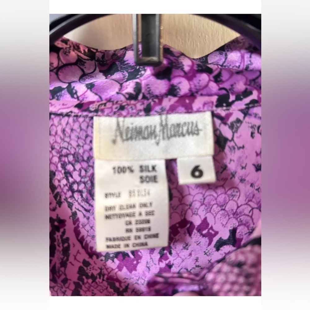 Neiman Marcus Purple 100% Silk Snake Print Button Up Top Size 6 Oversized - Picture 2 of 4